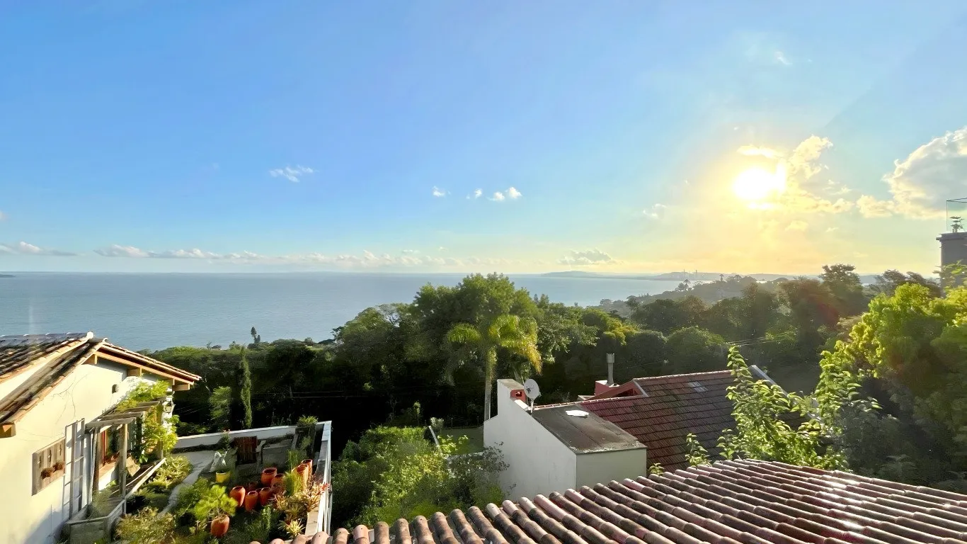 R$ 1.620.000 - MARAVILHOSA CASA - 413M2 - 3 SU&Iacute;TES - HIDRO - 2 VAGAS - VISTA PANOR&Acirc;MICA Rua Coronel Gomes de Carvalho Porto Alegre - 