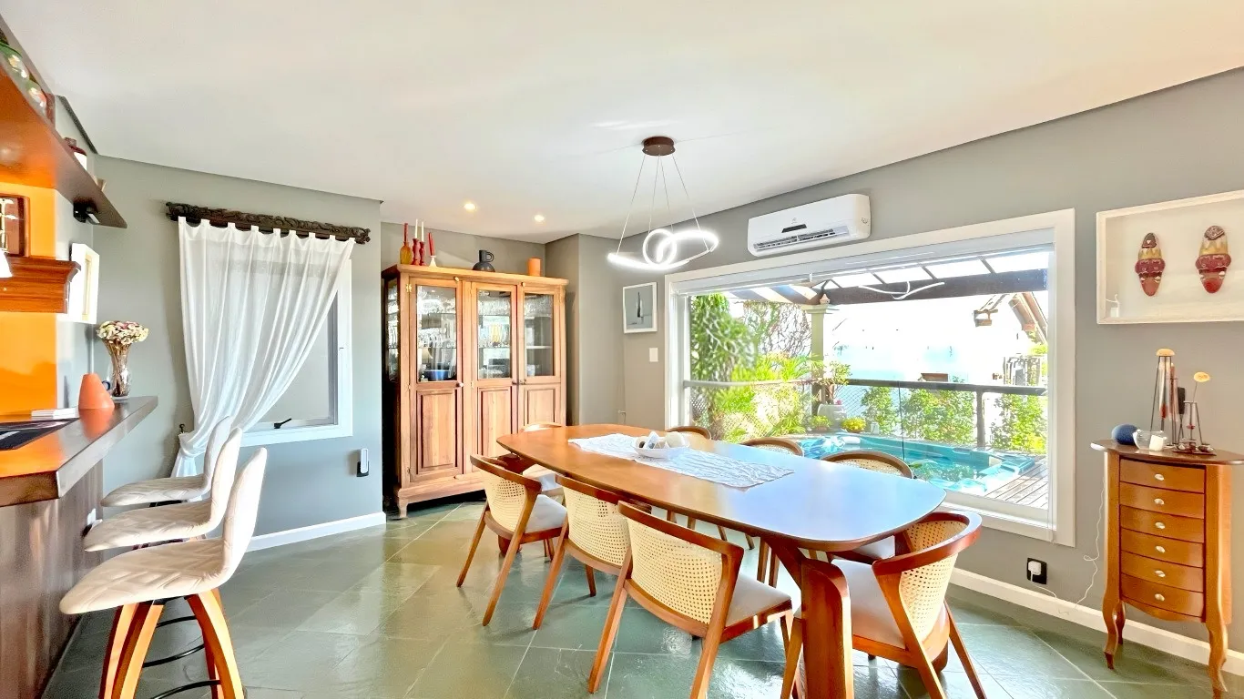 R$ 1.620.000 - MARAVILHOSA CASA - 413M2 - 3 SU&Iacute;TES - HIDRO - 2 VAGAS - VISTA PANOR&Acirc;MICA Rua Coronel Gomes de Carvalho Porto Alegre - 