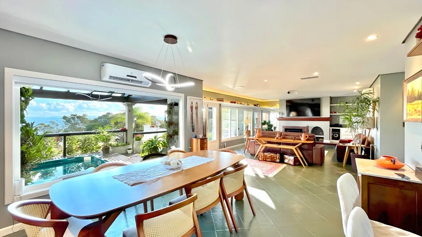 R$ 1.620.000 - MARAVILHOSA CASA - 413M2 - 3 SU&Iacute;TES - HIDRO - 2 VAGAS - VISTA PANOR&Acirc;MICA Rua Coronel Gomes de Carvalho Porto Alegre - 
