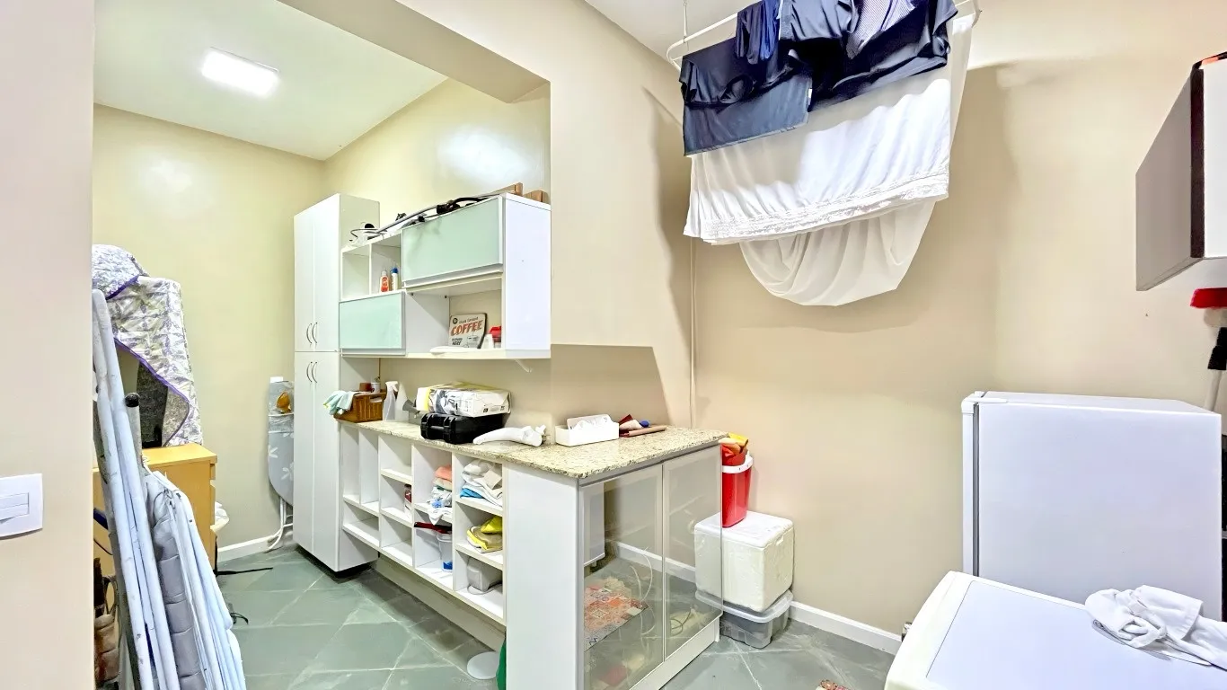 R$ 1.620.000 - MARAVILHOSA CASA - 413M2 - 3 SU&Iacute;TES - HIDRO - 2 VAGAS - VISTA PANOR&Acirc;MICA Rua Coronel Gomes de Carvalho Porto Alegre - 