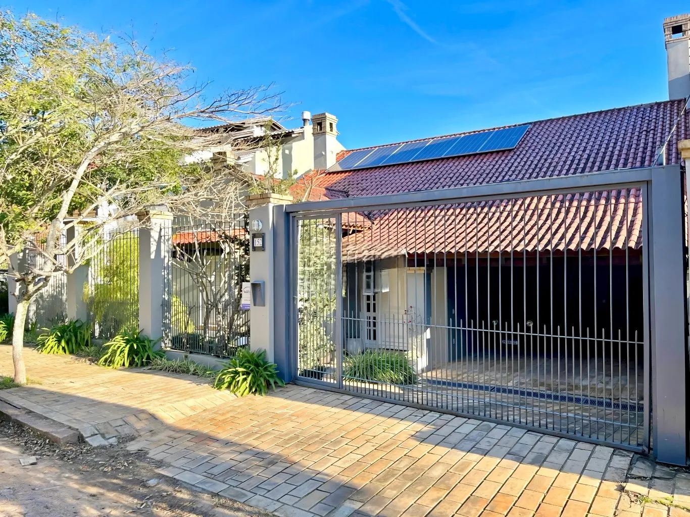 R$ 1.620.000 - MARAVILHOSA CASA - 413M2 - 3 SU&Iacute;TES - HIDRO - 2 VAGAS - VISTA PANOR&Acirc;MICA Rua Coronel Gomes de Carvalho Porto Alegre - 