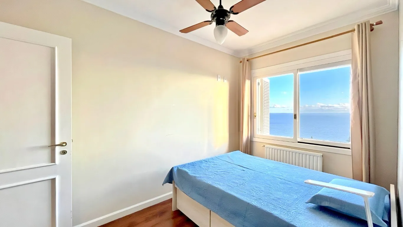 R$ 1.620.000 - MARAVILHOSA CASA - 413M2 - 3 SU&Iacute;TES - HIDRO - 2 VAGAS - VISTA PANOR&Acirc;MICA Rua Coronel Gomes de Carvalho Porto Alegre - 