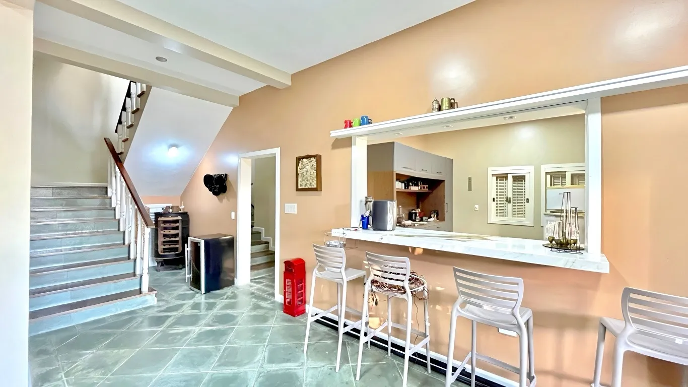 R$ 1.620.000 - MARAVILHOSA CASA - 413M2 - 3 SU&Iacute;TES - HIDRO - 2 VAGAS - VISTA PANOR&Acirc;MICA Rua Coronel Gomes de Carvalho Porto Alegre - 