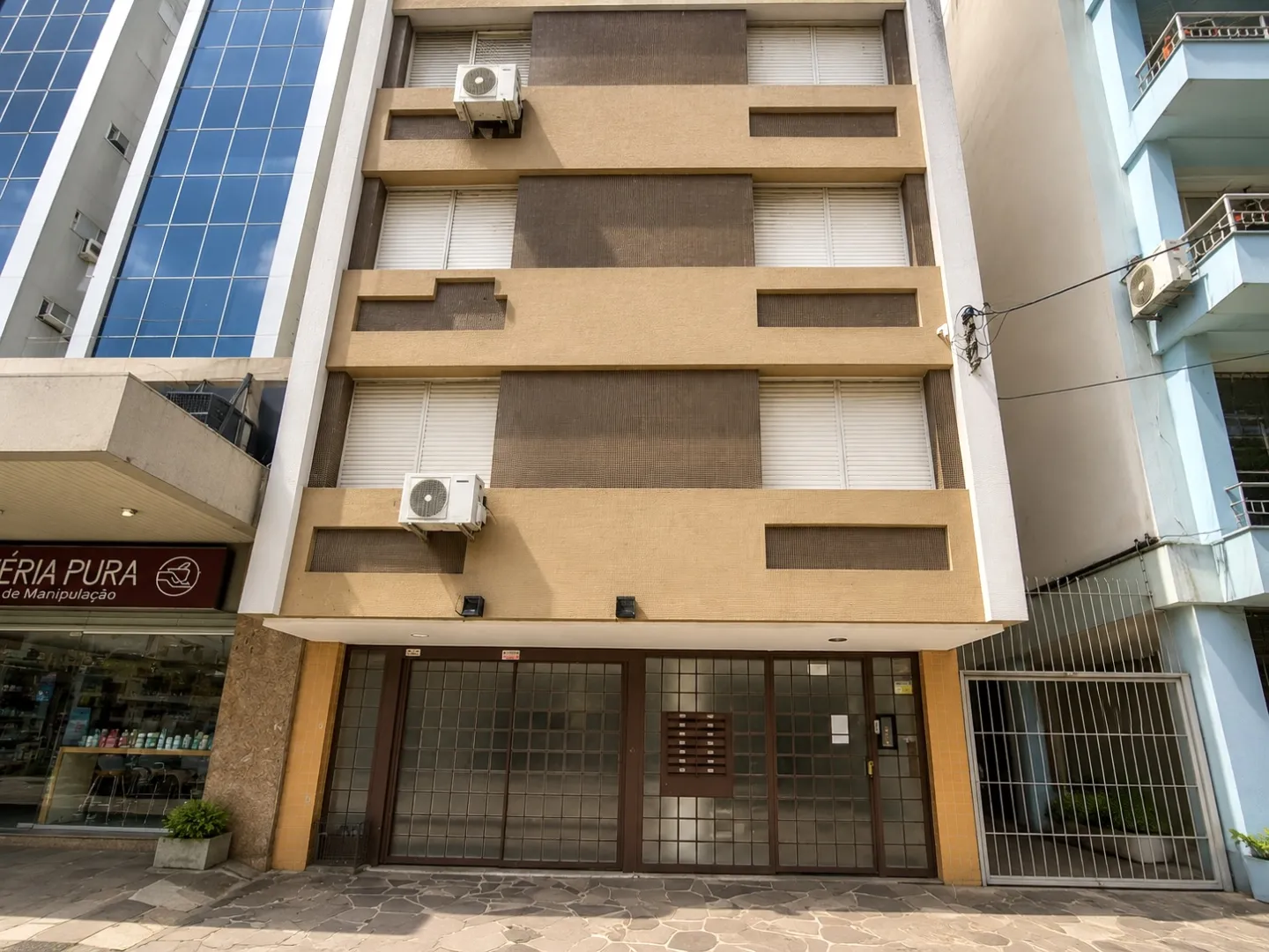 R$ 255.000 - &Oacute;TIMO APARTAMENTO - 42M2 - 1 DORM Avenida Cristóvão Colombo Porto Alegre - 