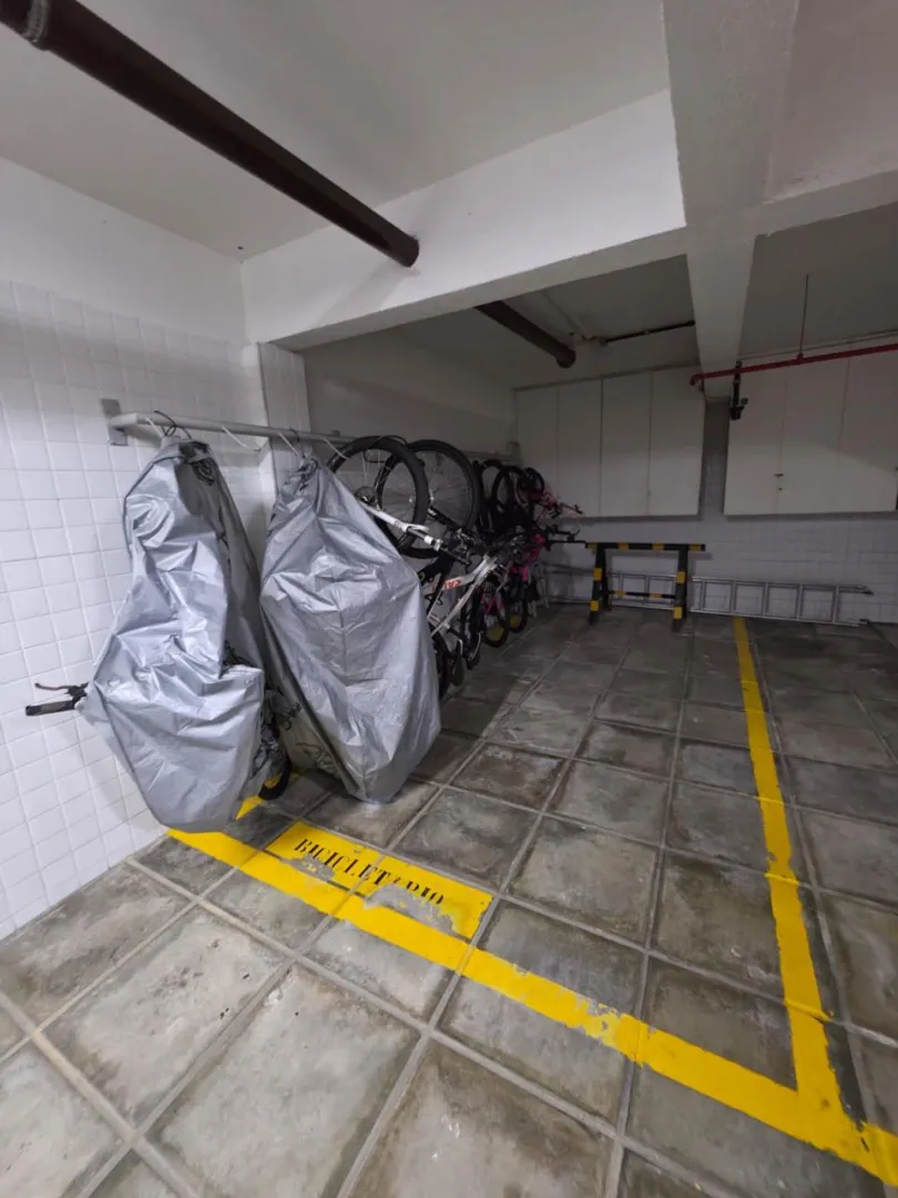 Apartamento &aacute; venda com 220m&sup2; | 4 su&iacute;tes | 2 vagas | Varanda vista mar Avenida Boa Viagem Recife - 