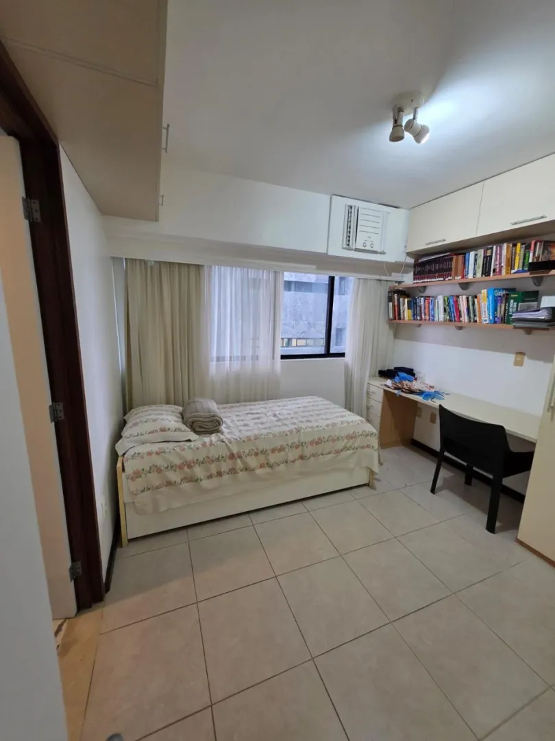 Apartamento &aacute; venda com 220m&sup2; | 4 su&iacute;tes | 2 vagas | Varanda vista mar Avenida Boa Viagem Recife - 