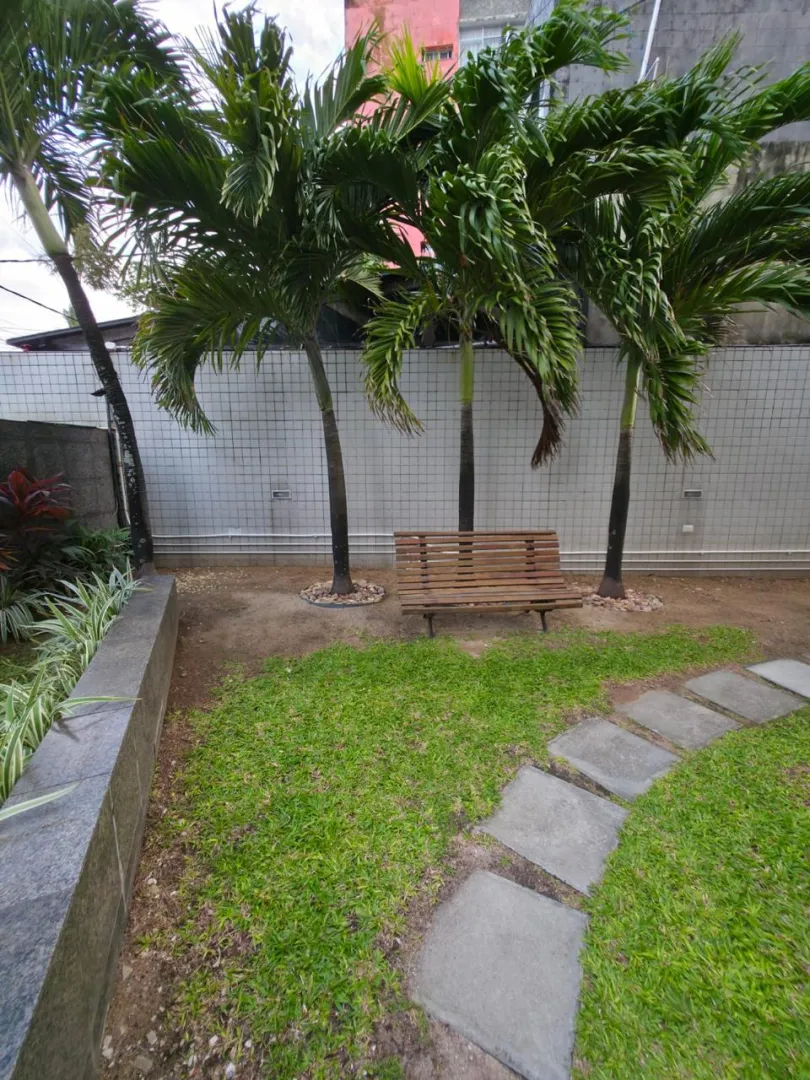 Apartamento &aacute; venda com 220m&sup2; | 4 su&iacute;tes | 2 vagas | Varanda vista mar Avenida Boa Viagem Recife - 