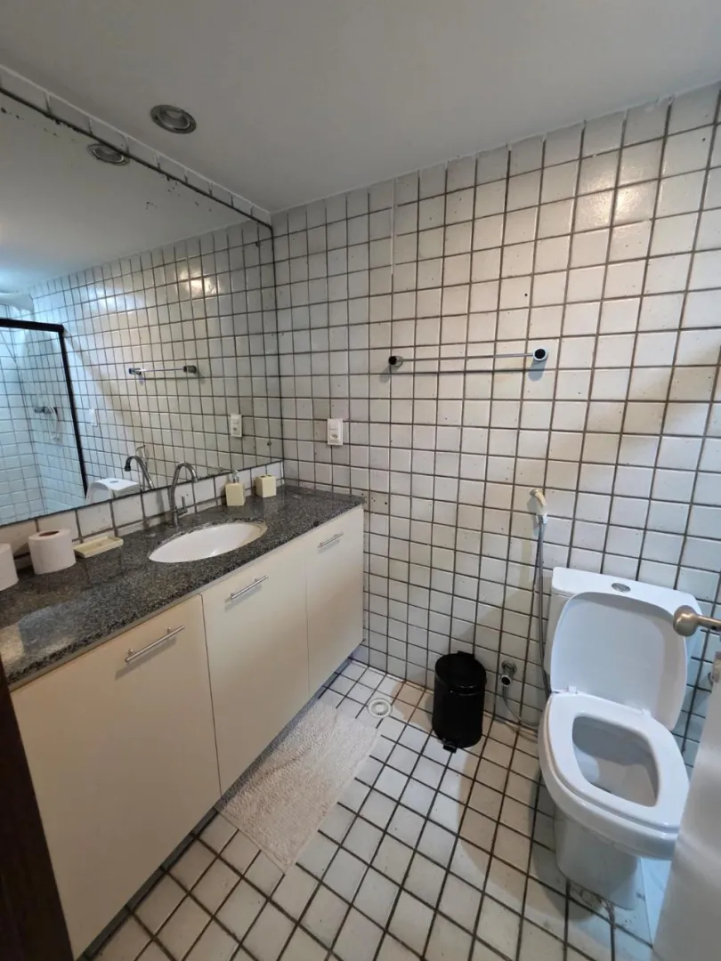 Apartamento &aacute; venda com 220m&sup2; | 4 su&iacute;tes | 2 vagas | Varanda vista mar Avenida Boa Viagem Recife - 