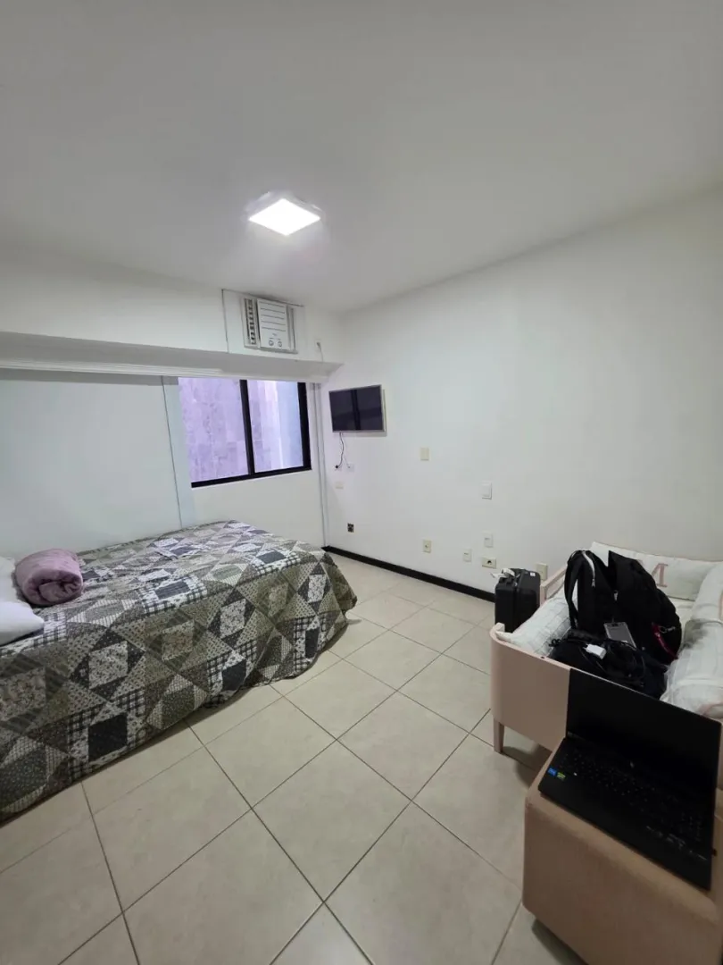 Apartamento &aacute; venda com 220m&sup2; | 4 su&iacute;tes | 2 vagas | Varanda vista mar Avenida Boa Viagem Recife - 