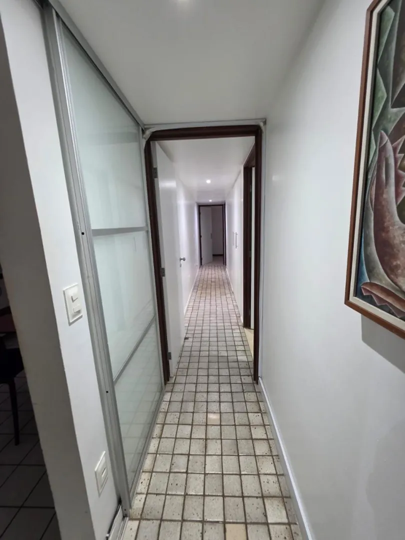 Apartamento &aacute; venda com 220m&sup2; | 4 su&iacute;tes | 2 vagas | Varanda vista mar Avenida Boa Viagem Recife - 