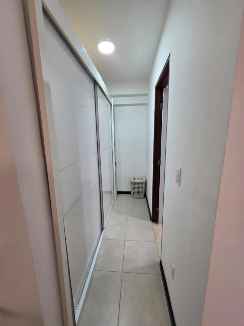 Apartamento &aacute; venda com 220m&sup2; | 4 su&iacute;tes | 2 vagas | Varanda vista mar Avenida Boa Viagem Recife - 
