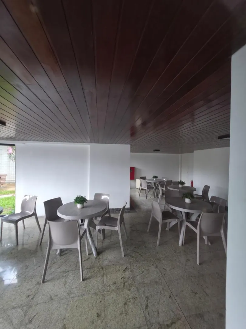 Apartamento &aacute; venda com 220m&sup2; | 4 su&iacute;tes | 2 vagas | Varanda vista mar Avenida Boa Viagem Recife - 