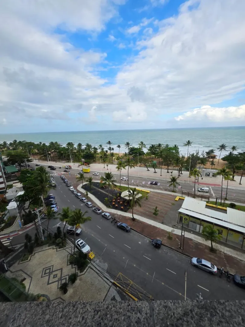 Apartamento &aacute; venda com 220m&sup2; | 4 su&iacute;tes | 2 vagas | Varanda vista mar Avenida Boa Viagem Recife - 