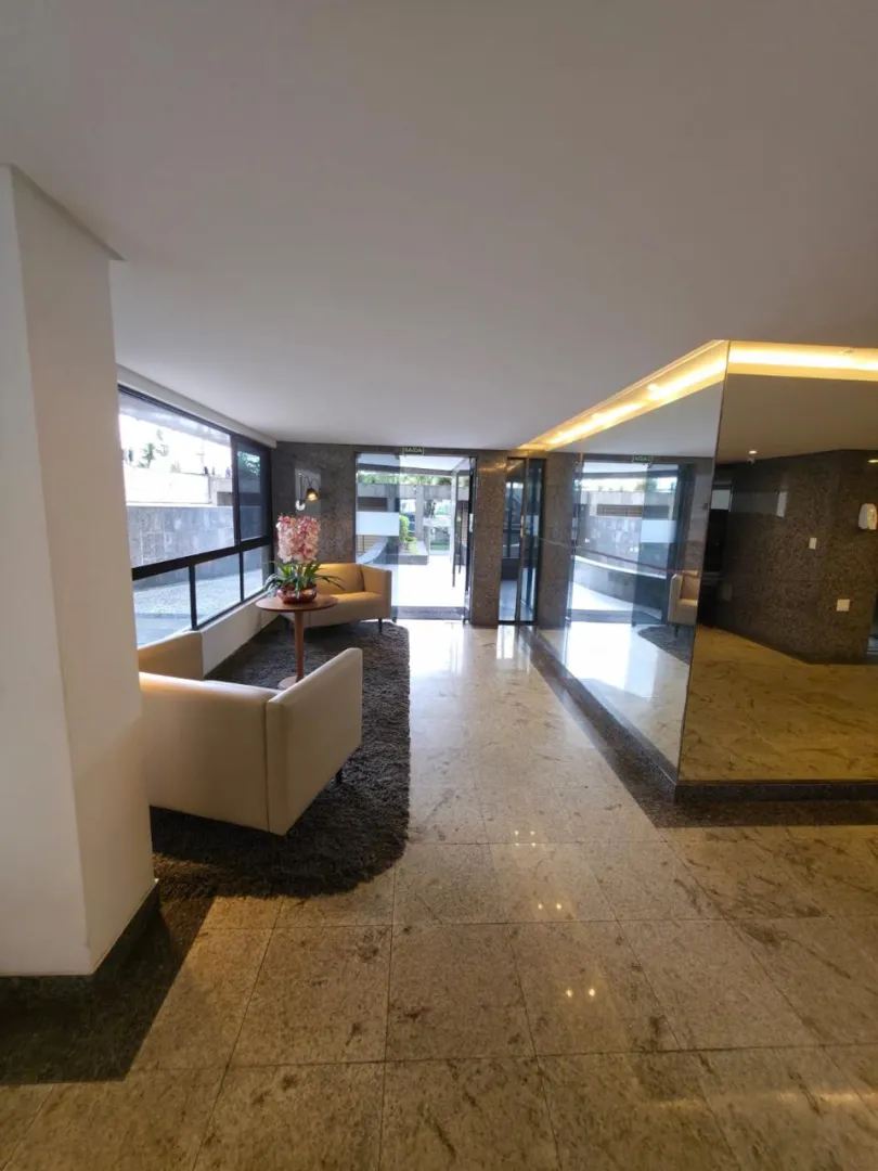 Apartamento &aacute; venda com 220m&sup2; | 4 su&iacute;tes | 2 vagas | Varanda vista mar Avenida Boa Viagem Recife - 