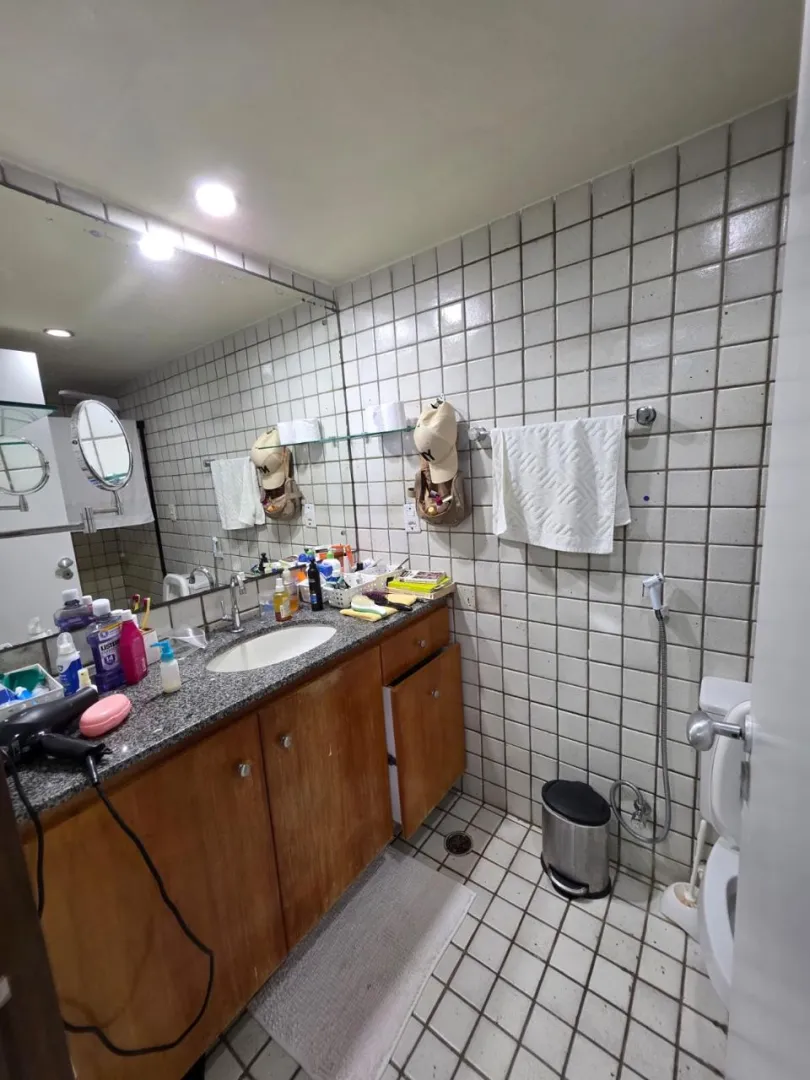 Apartamento &aacute; venda com 220m&sup2; | 4 su&iacute;tes | 2 vagas | Varanda vista mar Avenida Boa Viagem Recife - 