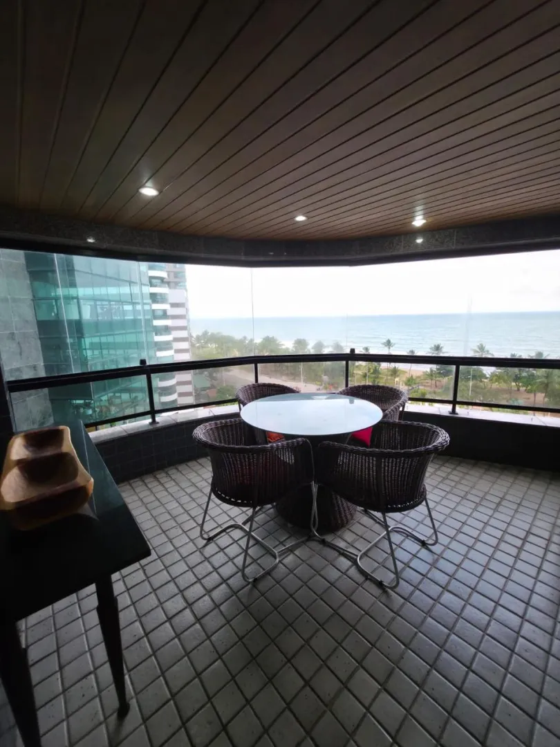 Apartamento &aacute; venda com 220m&sup2; | 4 su&iacute;tes | 2 vagas | Varanda vista mar Avenida Boa Viagem Recife - 
