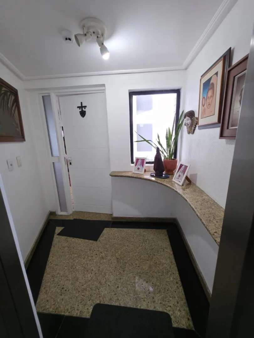Apartamento &aacute; venda com 220m&sup2; | 4 su&iacute;tes | 2 vagas | Varanda vista mar Avenida Boa Viagem Recife - 