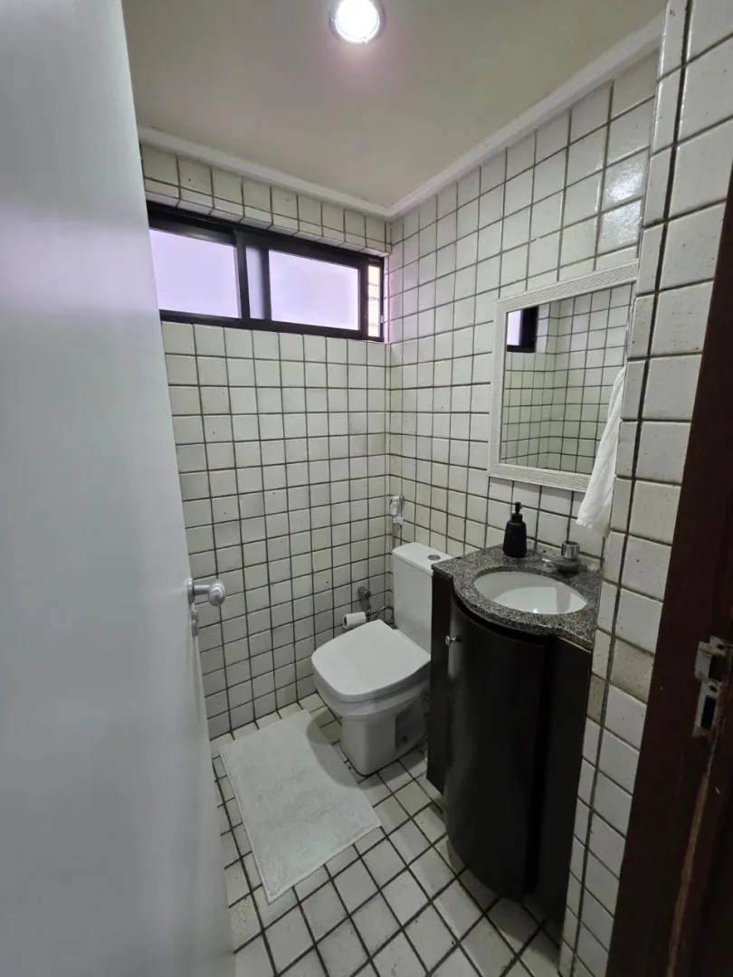 Apartamento &aacute; venda com 220m&sup2; | 4 su&iacute;tes | 2 vagas | Varanda vista mar Avenida Boa Viagem Recife - 