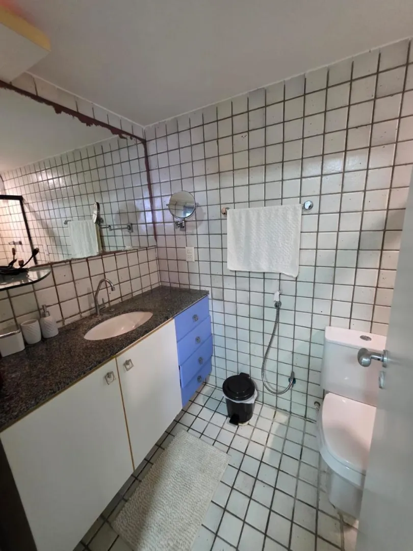 Apartamento &aacute; venda com 220m&sup2; | 4 su&iacute;tes | 2 vagas | Varanda vista mar Avenida Boa Viagem Recife - 
