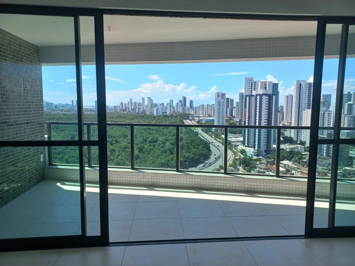 Apartamento &aacute; venda com 146 m&sup2; | 2 su&iacute;tes | 2 vagas | Varanda Rua Ministro Nelson Hungria Recife - 