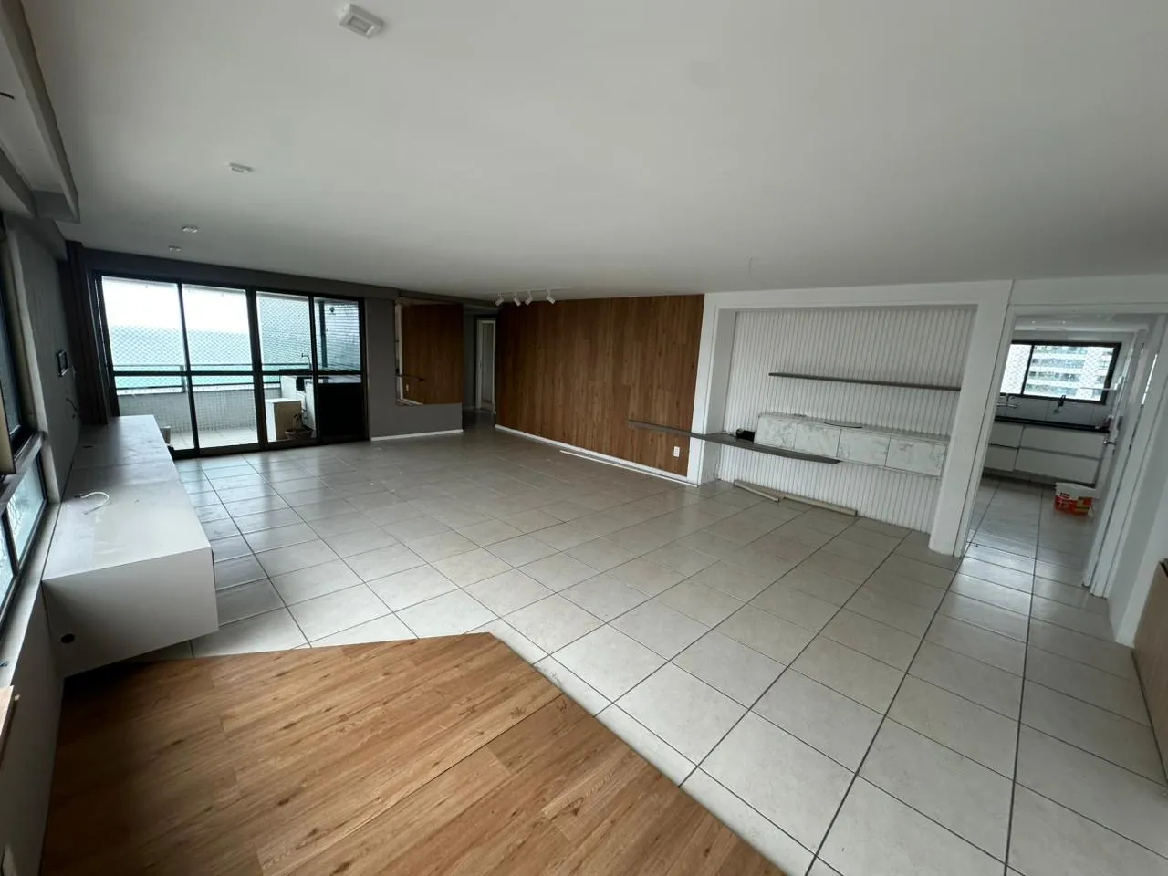 Apartamento &aacute; venda com 152 m&sup2; | 4 quartos sendo 3 su&iacute;tes | 3 vagas | Andar alto Rua Pereira da Costa Recife - 
