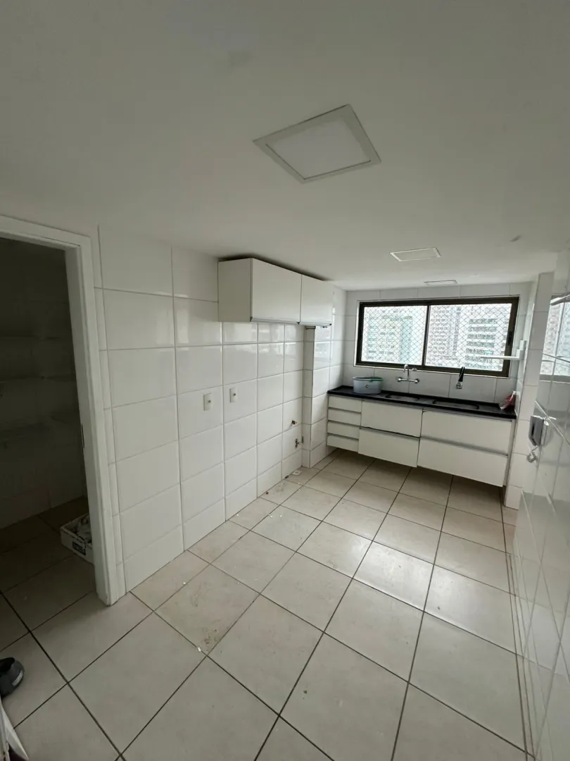 Apartamento &aacute; venda com 152 m&sup2; | 4 quartos sendo 3 su&iacute;tes | 3 vagas | Andar alto Rua Pereira da Costa Recife - 