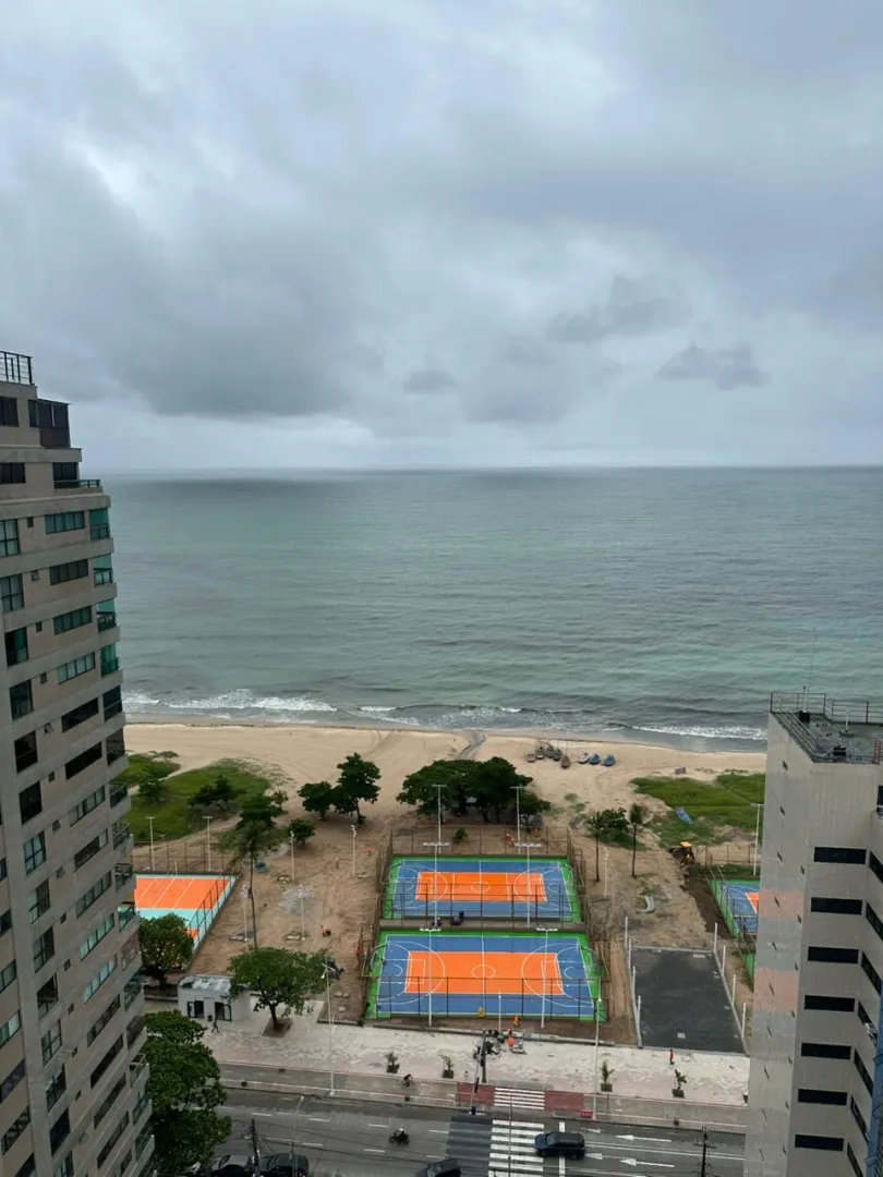 Apartamento &aacute; venda com 152 m&sup2; | 4 quartos sendo 3 su&iacute;tes | 3 vagas | Andar alto Rua Pereira da Costa Recife - 