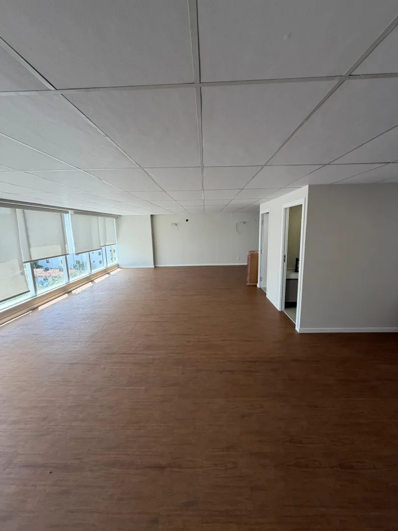 Sala em empresarial com 80m&sup2; | Venda e loca&ccedil;&atilde;o | 2 vagas | 2 wc&rsquo;s Rua Barão de Souza Leão Recife - 