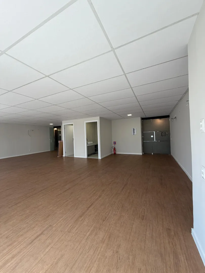 Sala em empresarial com 80m&sup2; | Venda e loca&ccedil;&atilde;o | 2 vagas | 2 wc&rsquo;s Rua Barão de Souza Leão Recife - 