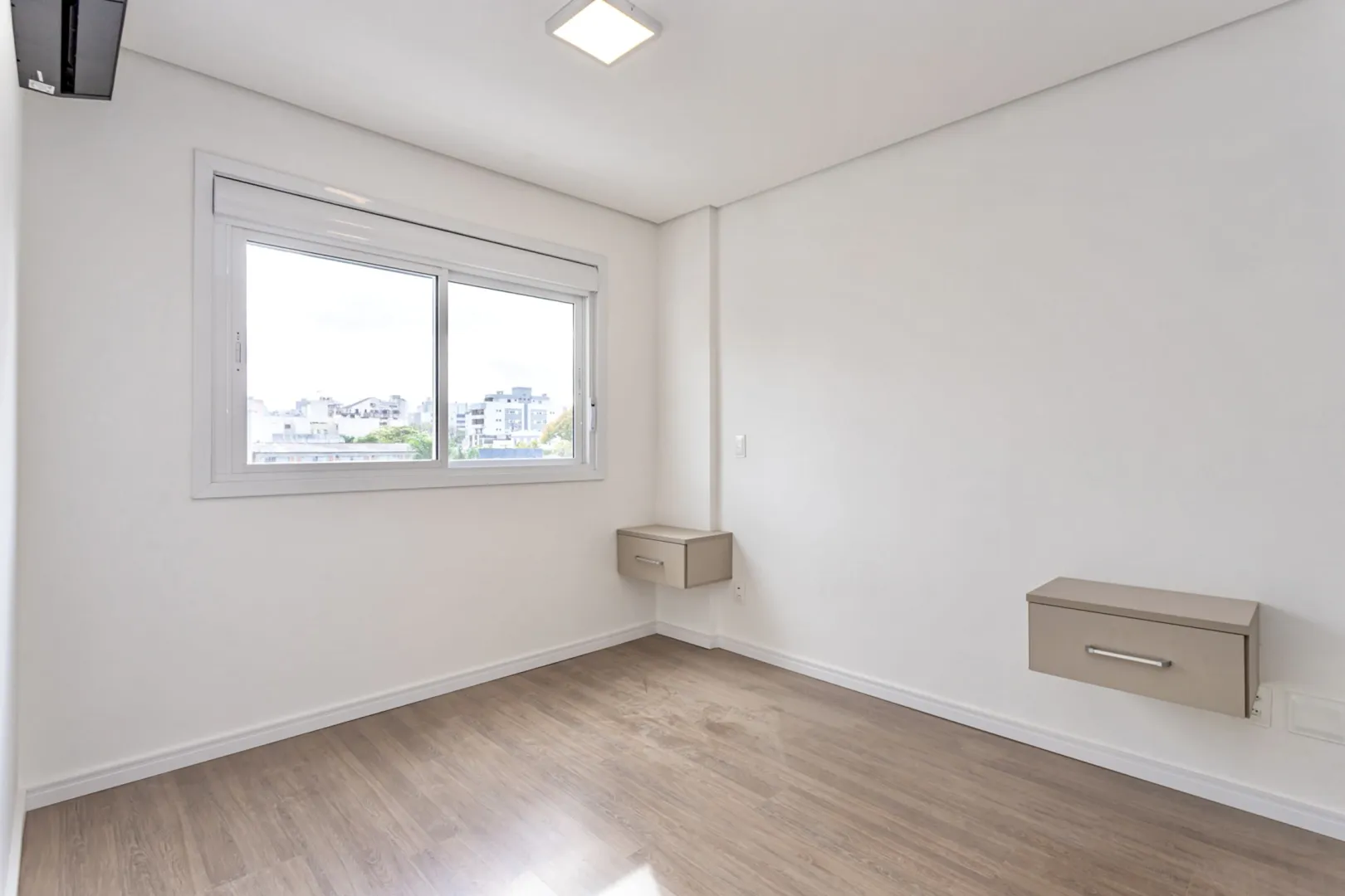R$ 690.000 - BELO APARTAMENTO - 62M2 - 2 DORM - SU&Iacute;TE - 1 VAGA - INFRA Rua Chile Porto Alegre - 