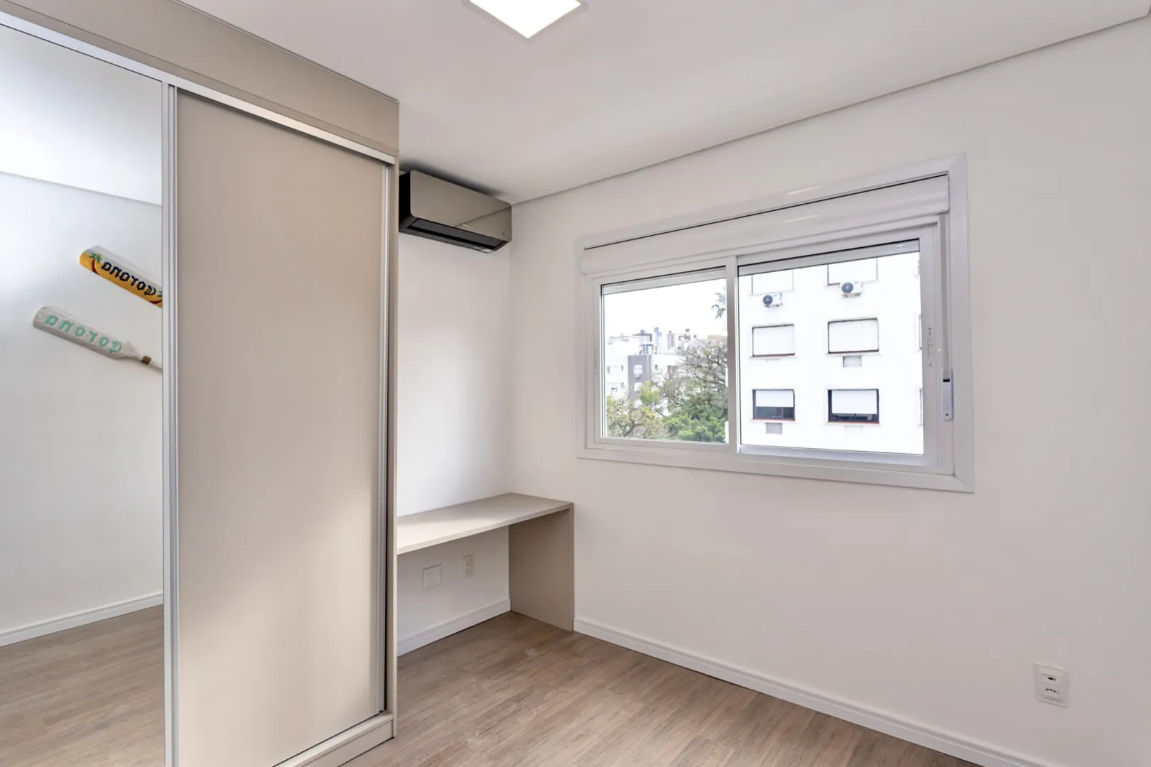 R$ 690.000 - BELO APARTAMENTO - 62M2 - 2 DORM - SU&Iacute;TE - 1 VAGA - INFRA Rua Chile Porto Alegre - 