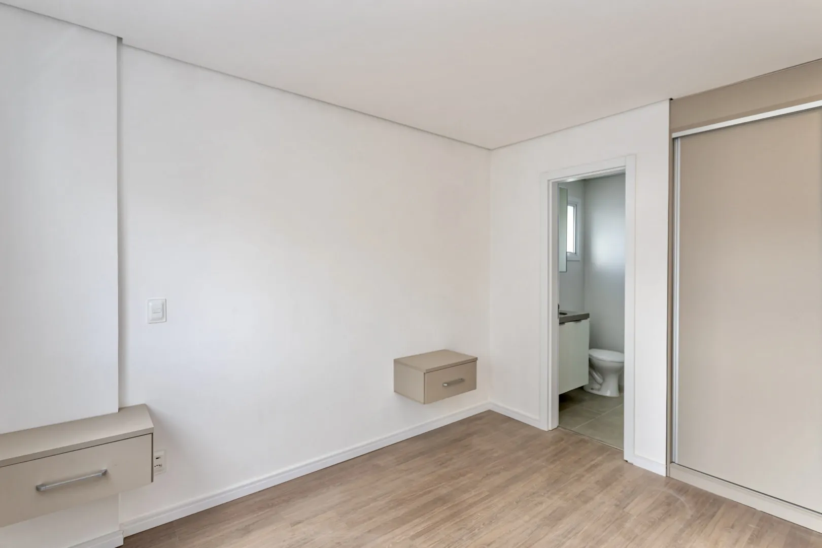 R$ 690.000 - BELO APARTAMENTO - 62M2 - 2 DORM - SU&Iacute;TE - 1 VAGA - INFRA Rua Chile Porto Alegre - 