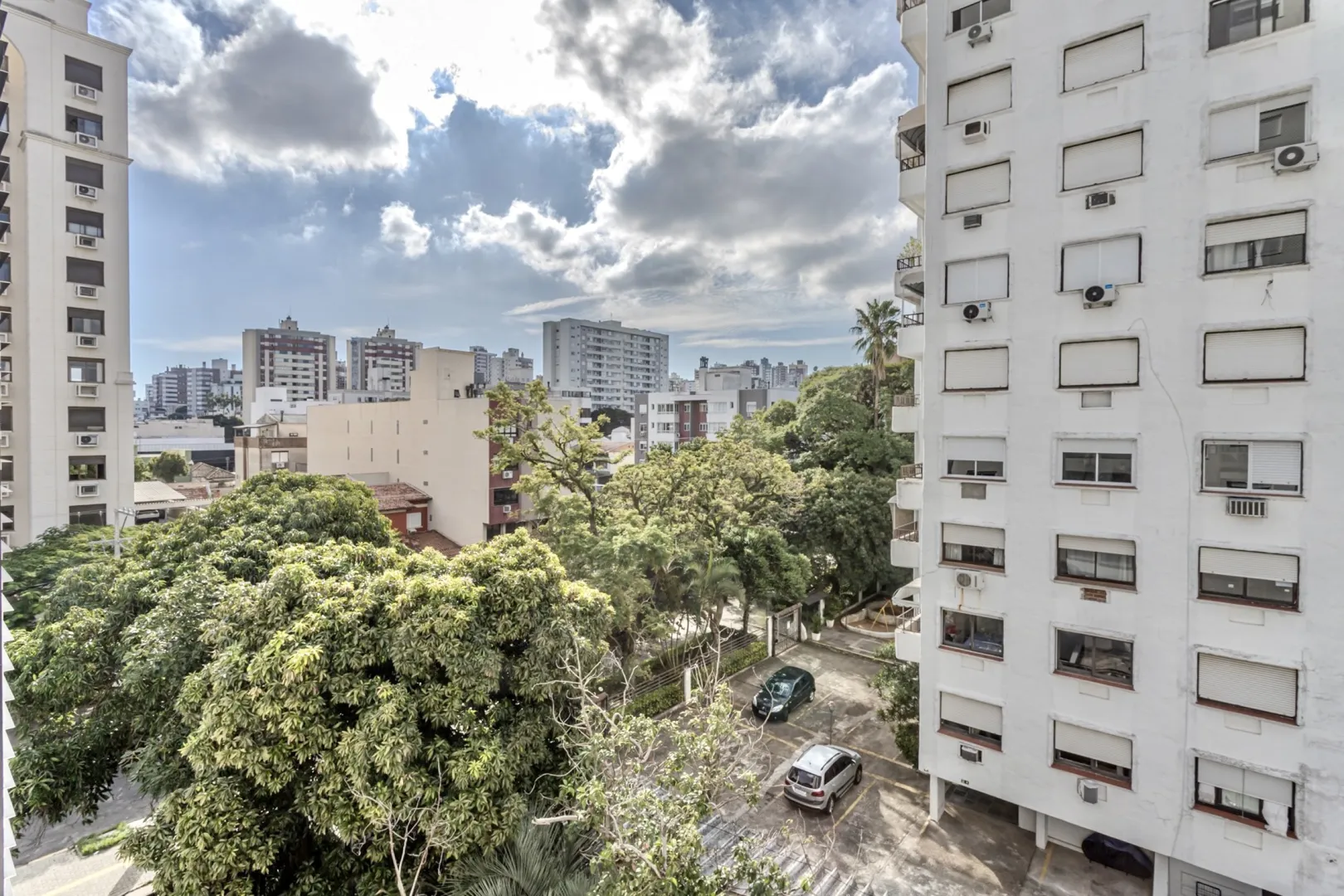 R$ 690.000 - BELO APARTAMENTO - 62M2 - 2 DORM - SU&Iacute;TE - 1 VAGA - INFRA Rua Chile Porto Alegre - 
