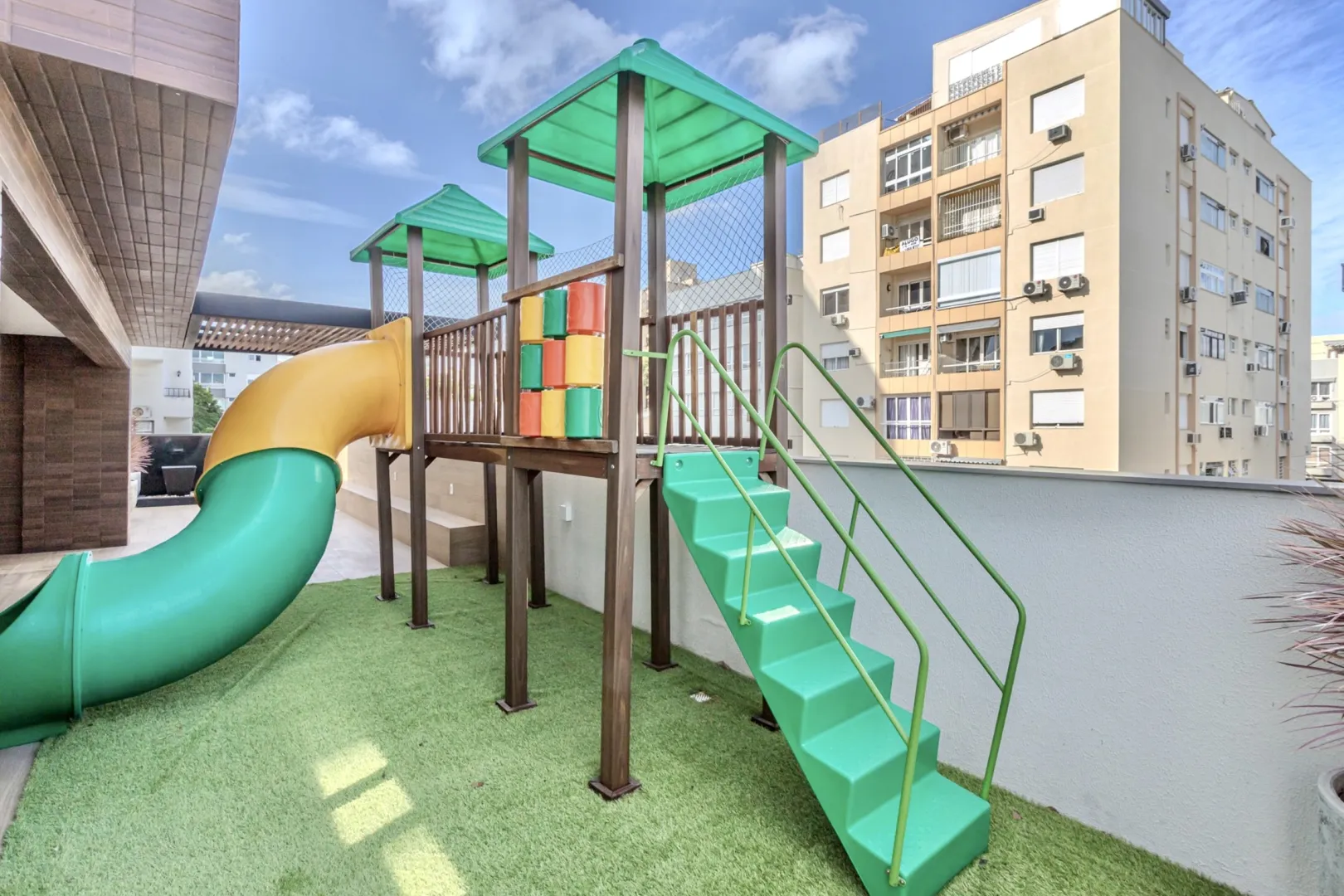 R$ 690.000 - BELO APARTAMENTO - 62M2 - 2 DORM - SU&Iacute;TE - 1 VAGA - INFRA Rua Chile Porto Alegre - 