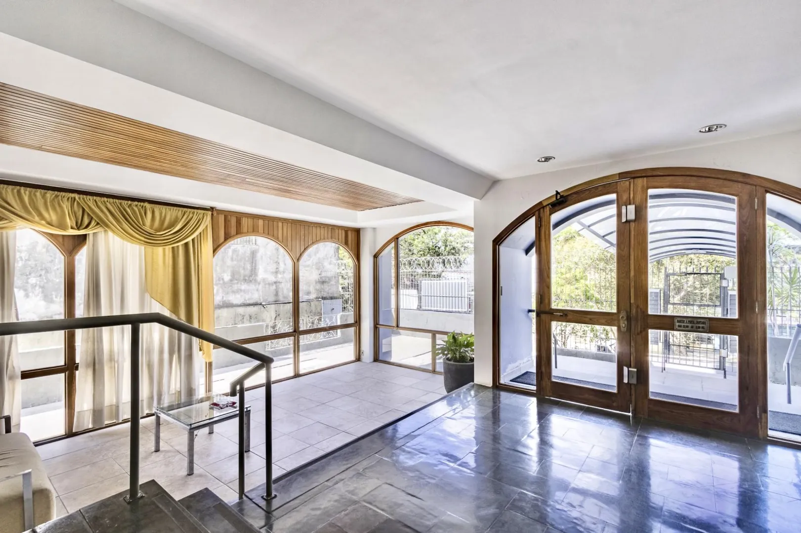 R$ 520.000 - &Oacute;TIMO APARTAMENTO - MOBILIADO - 89M2 - 2 DORM - SU&Iacute;TE - VISTA Rua Vicente da Fontoura Porto Alegre - 