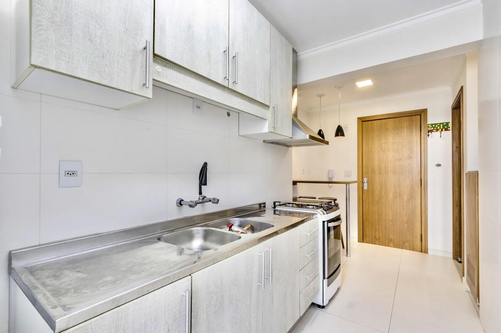R$ 520.000 - &Oacute;TIMO APARTAMENTO - MOBILIADO - 89M2 - 2 DORM - SU&Iacute;TE - VISTA Rua Vicente da Fontoura Porto Alegre - 