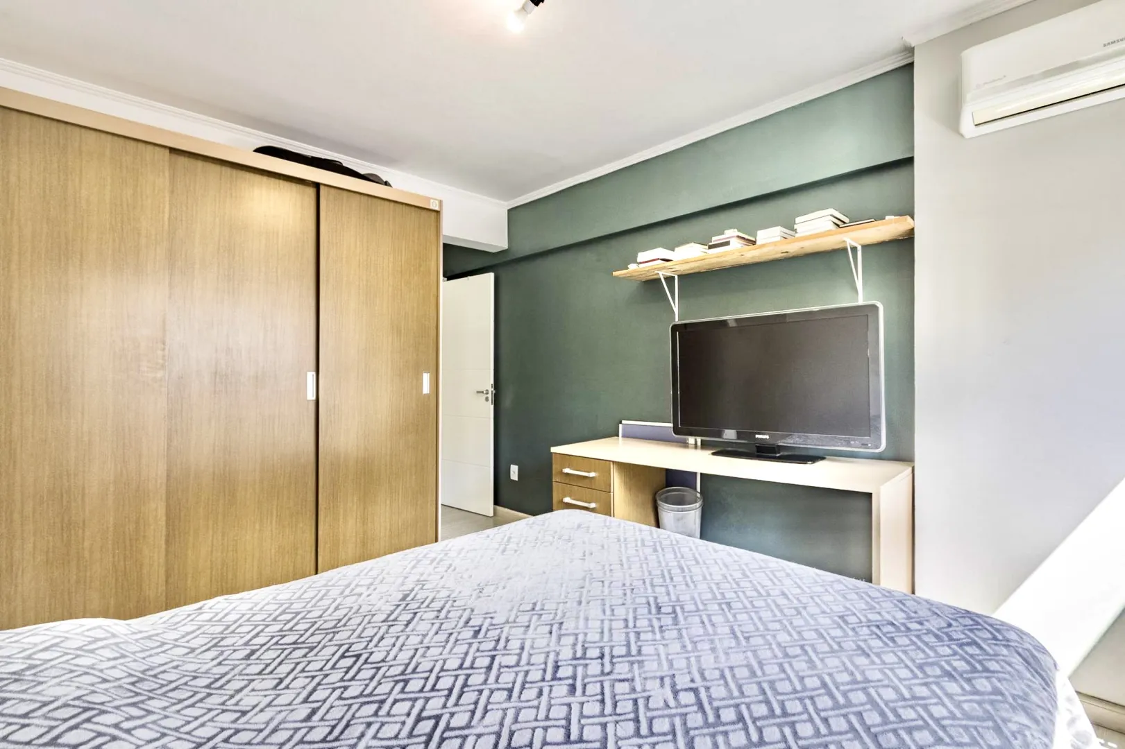 R$ 520.000 - &Oacute;TIMO APARTAMENTO - MOBILIADO - 89M2 - 2 DORM - SU&Iacute;TE - VISTA Rua Vicente da Fontoura Porto Alegre - 