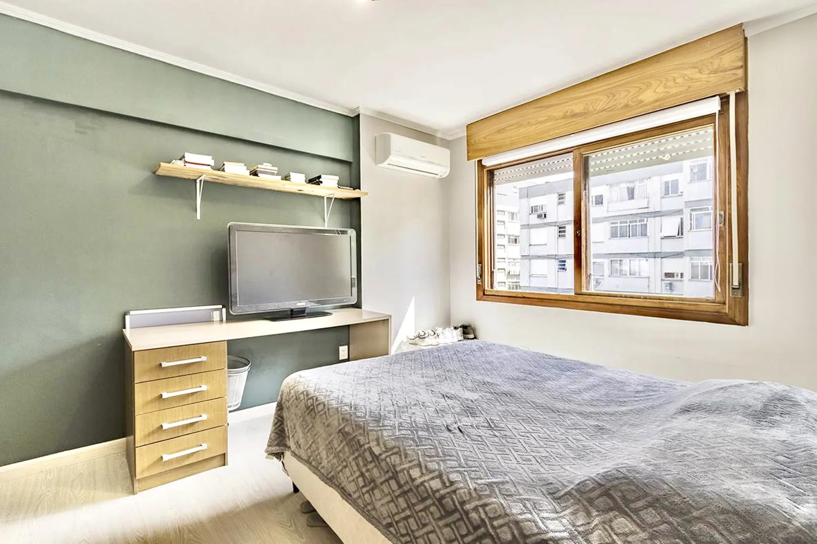 R$ 520.000 - &Oacute;TIMO APARTAMENTO - MOBILIADO - 89M2 - 2 DORM - SU&Iacute;TE - VISTA Rua Vicente da Fontoura Porto Alegre - 