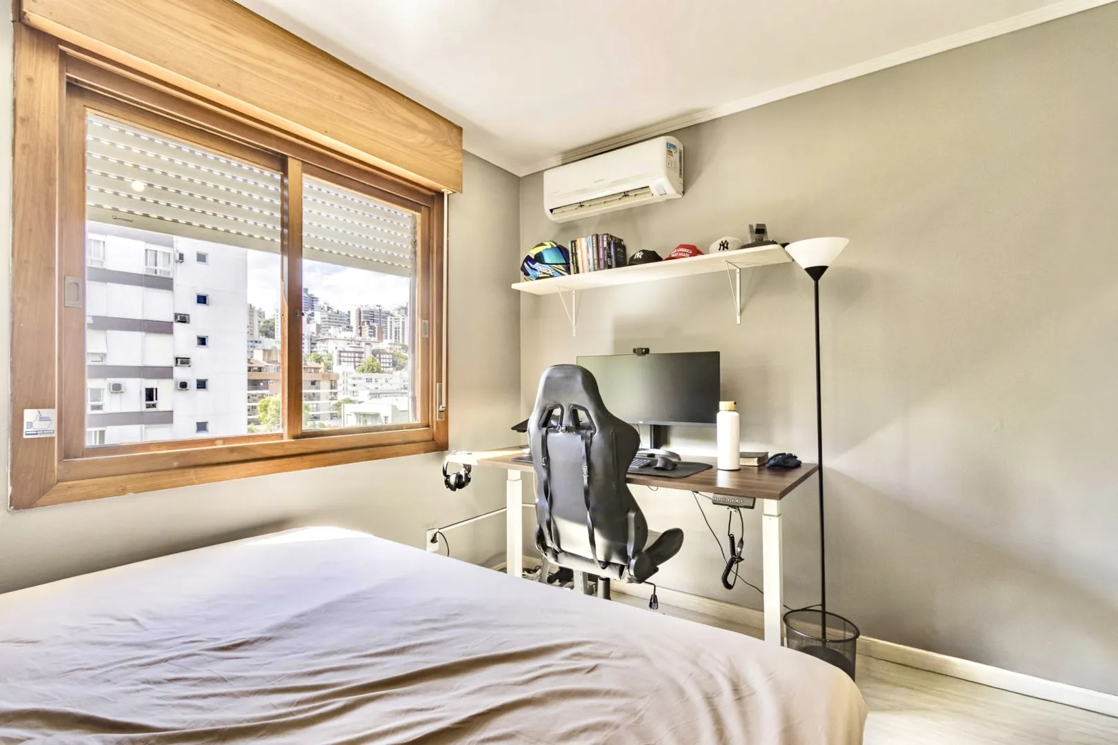 R$ 520.000 - &Oacute;TIMO APARTAMENTO - MOBILIADO - 89M2 - 2 DORM - SU&Iacute;TE - VISTA Rua Vicente da Fontoura Porto Alegre - 