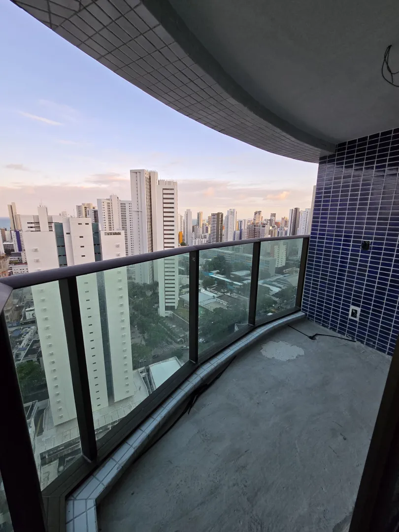 Apartamento &agrave; venda com 135,50 m&sup2; | 4 Quartos sendo 3 su&iacute;tes | 2 vagas | Varanda Rua Luís de Farias Barbosa Recife - 