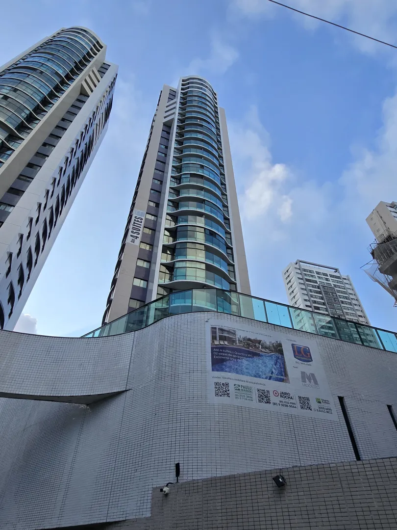 Apartamento &agrave; venda com 135,50 m&sup2; | 4 Quartos sendo 3 su&iacute;tes | 2 vagas | Varanda Rua Luís de Farias Barbosa Recife - 