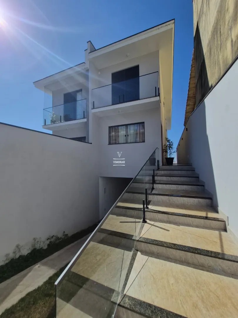 Sobrado 3 dormit&oacute;rios sendo 1 su&iacute;te + 5 vagas de garagem  Itaquaquecetuba - 