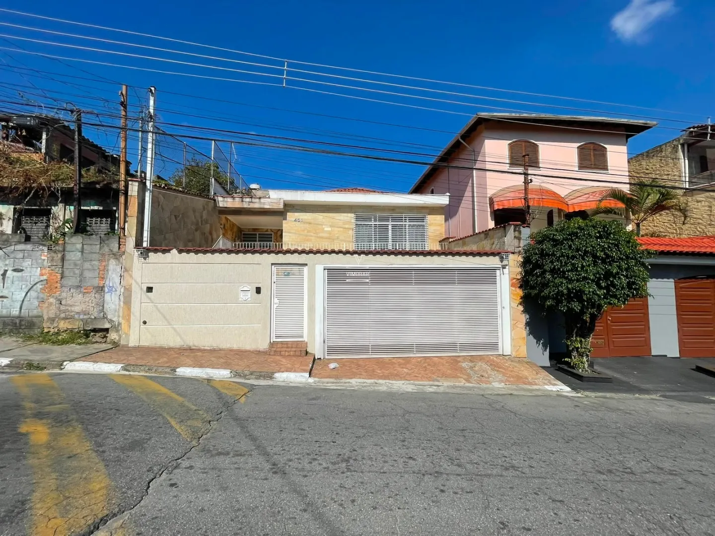 Casa t&eacute;rrea 3 dormit&oacute;rios + 4 vagas de garagem  Guarulhos - 