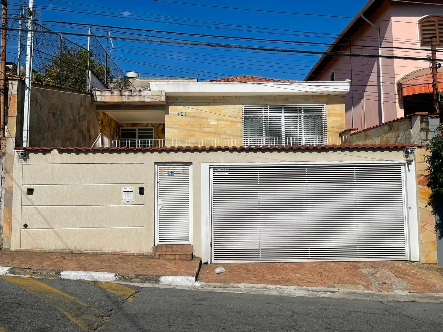 Casa t&eacute;rrea 3 dormit&oacute;rios + 4 vagas de garagem  Guarulhos - 