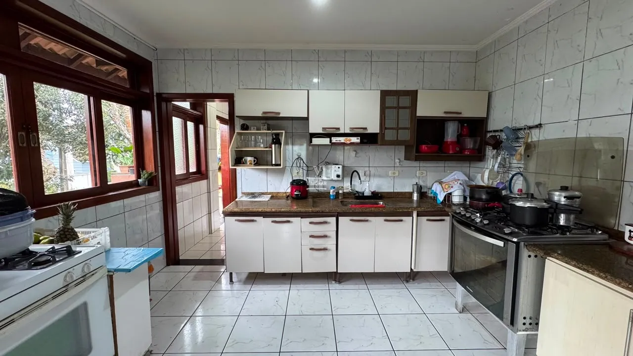 Casa em condom&iacute;nio fechado 3 su&iacute;tes espa&ccedil;osas + 4 vagas de garagem  Arujá - 