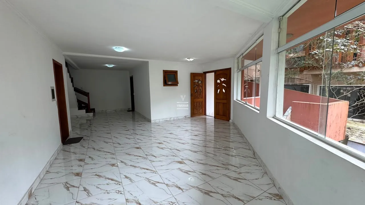 Casa em condom&iacute;nio fechado 3 su&iacute;tes espa&ccedil;osas + 4 vagas de garagem  Arujá - 