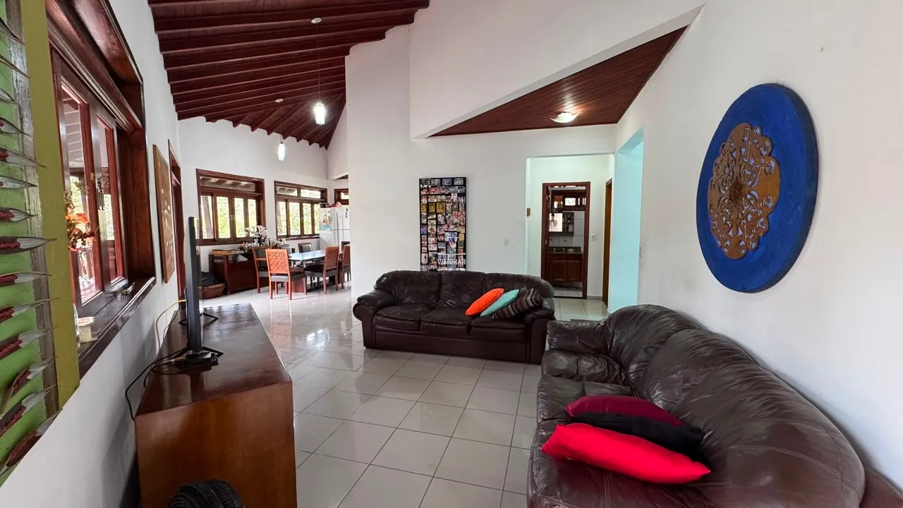 Casa em condom&iacute;nio fechado 3 su&iacute;tes espa&ccedil;osas + 4 vagas de garagem  Arujá - 