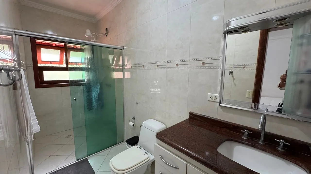 Casa em condom&iacute;nio fechado 3 su&iacute;tes espa&ccedil;osas + 4 vagas de garagem  Arujá - 