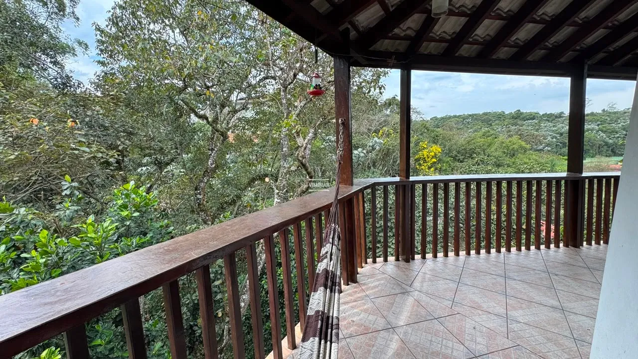 Casa em condom&iacute;nio fechado 3 su&iacute;tes espa&ccedil;osas + 4 vagas de garagem  Arujá - 