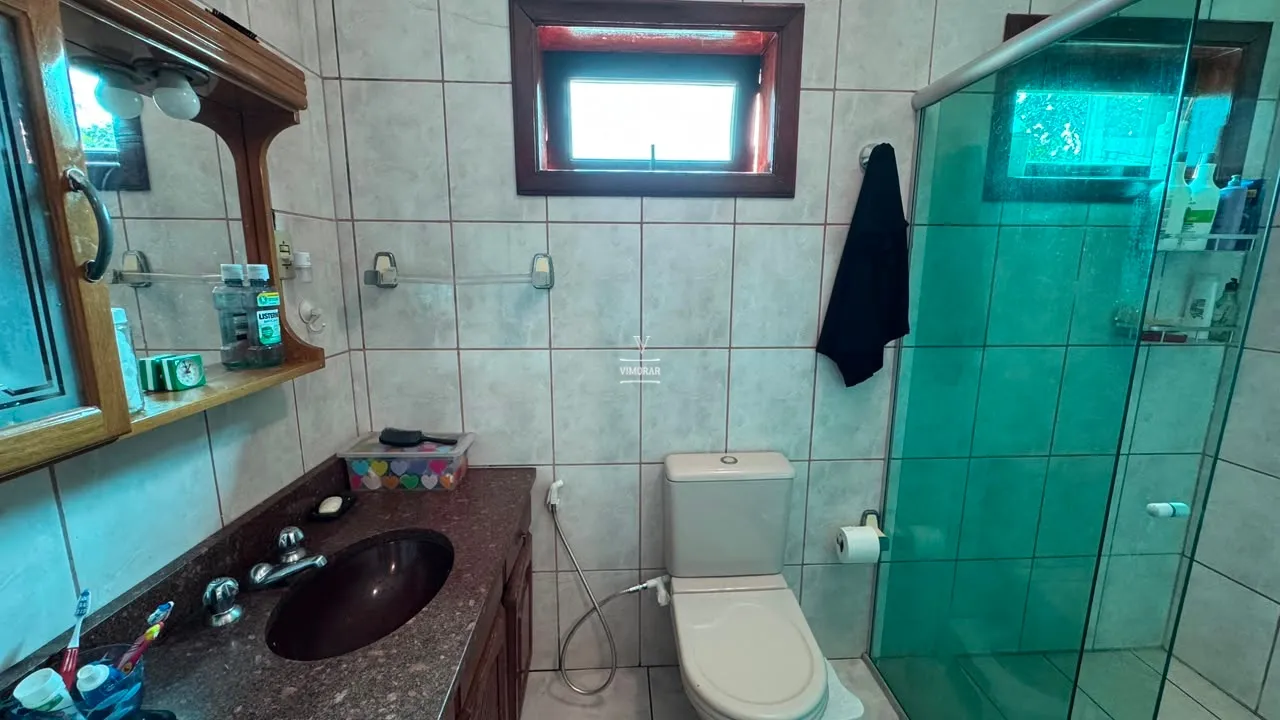 Casa em condom&iacute;nio fechado 3 su&iacute;tes espa&ccedil;osas + 4 vagas de garagem  Arujá - 